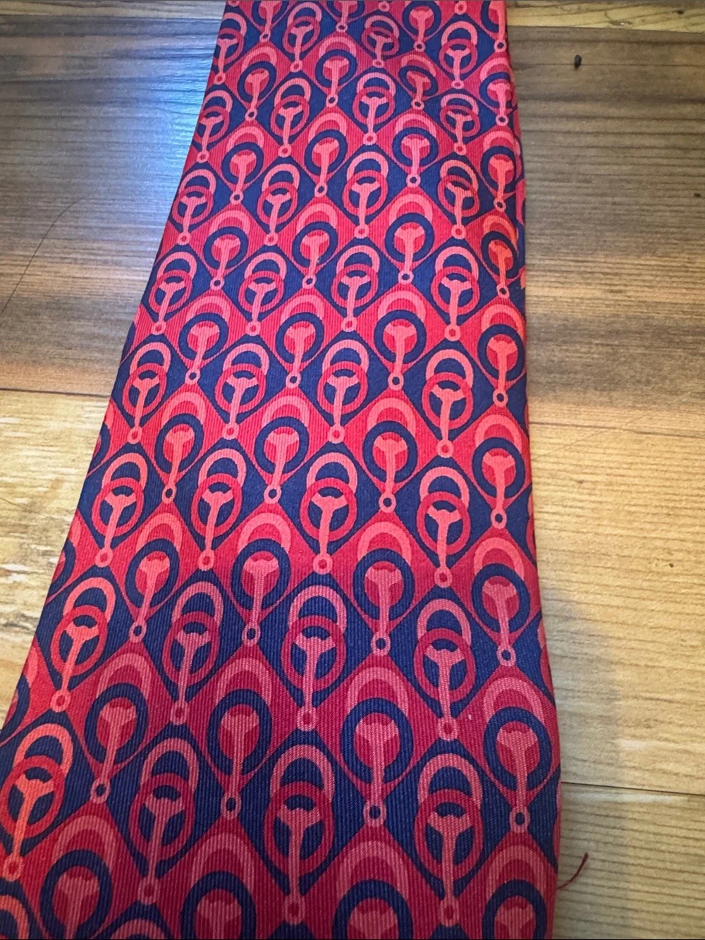 Gucci Red and Black Patterned Silk Tie